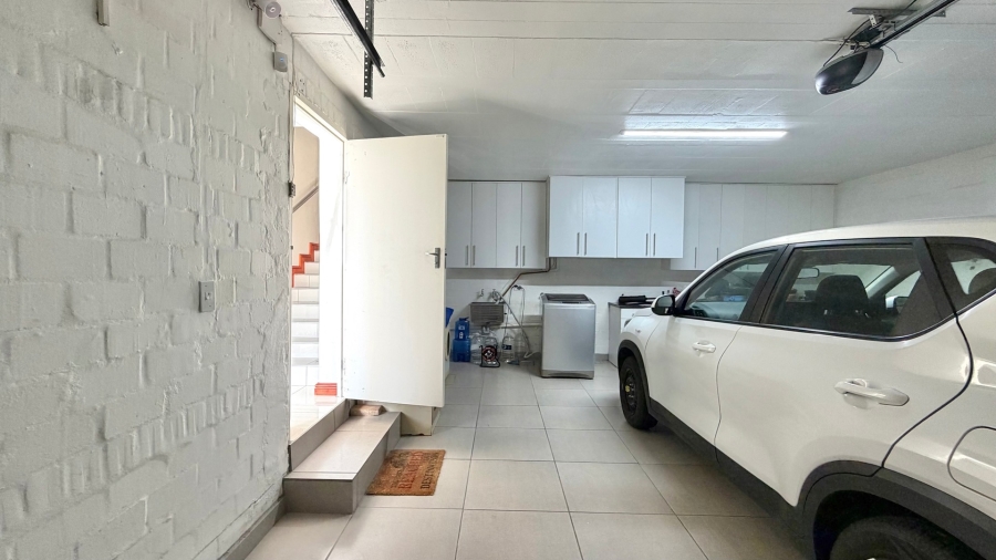 3 Bedroom Property for Sale in Mountainside Western Cape